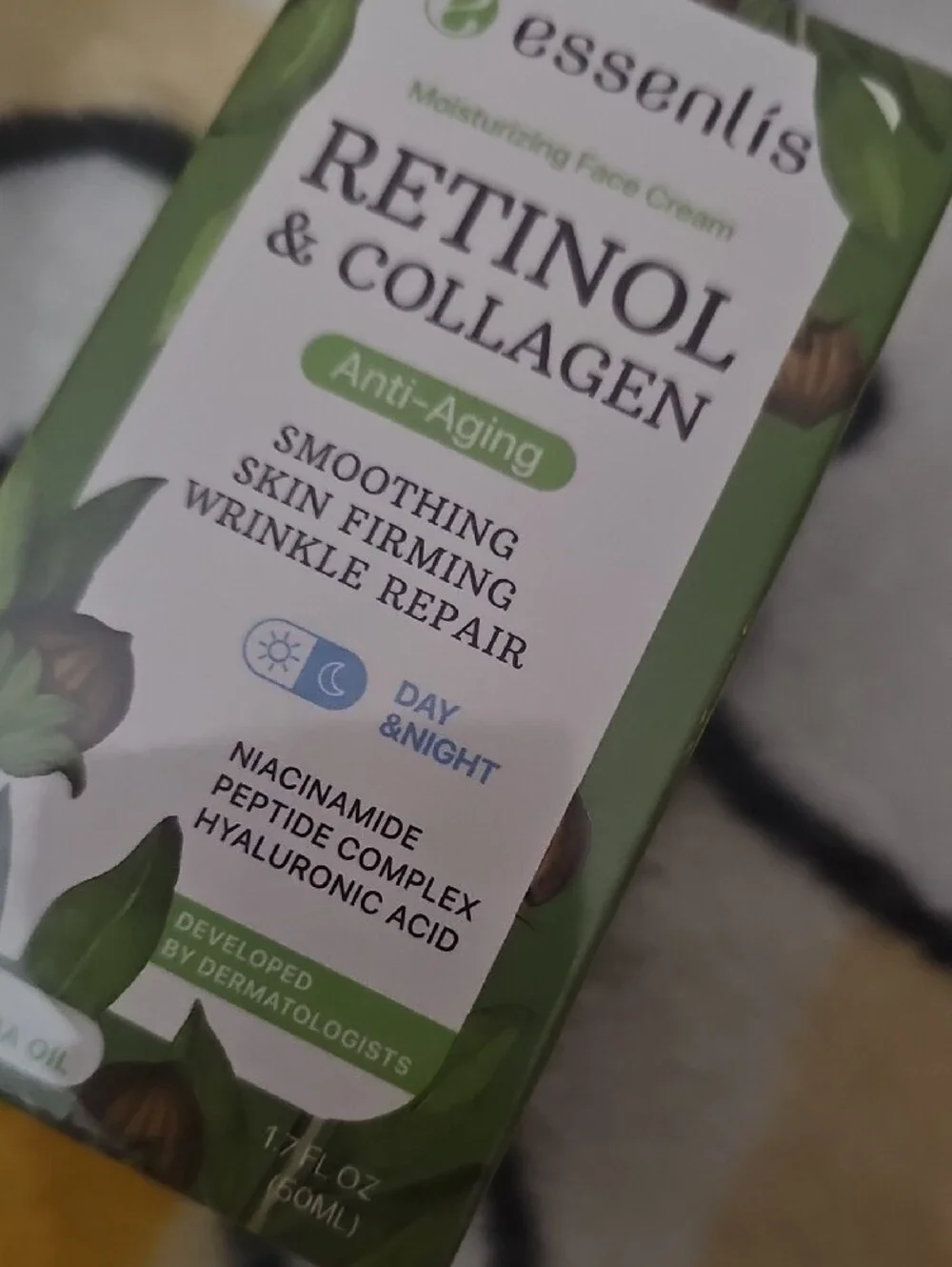 Essenlis Retinol & Collagen Moisturizing Face Cream - Anti-Aging (Green)